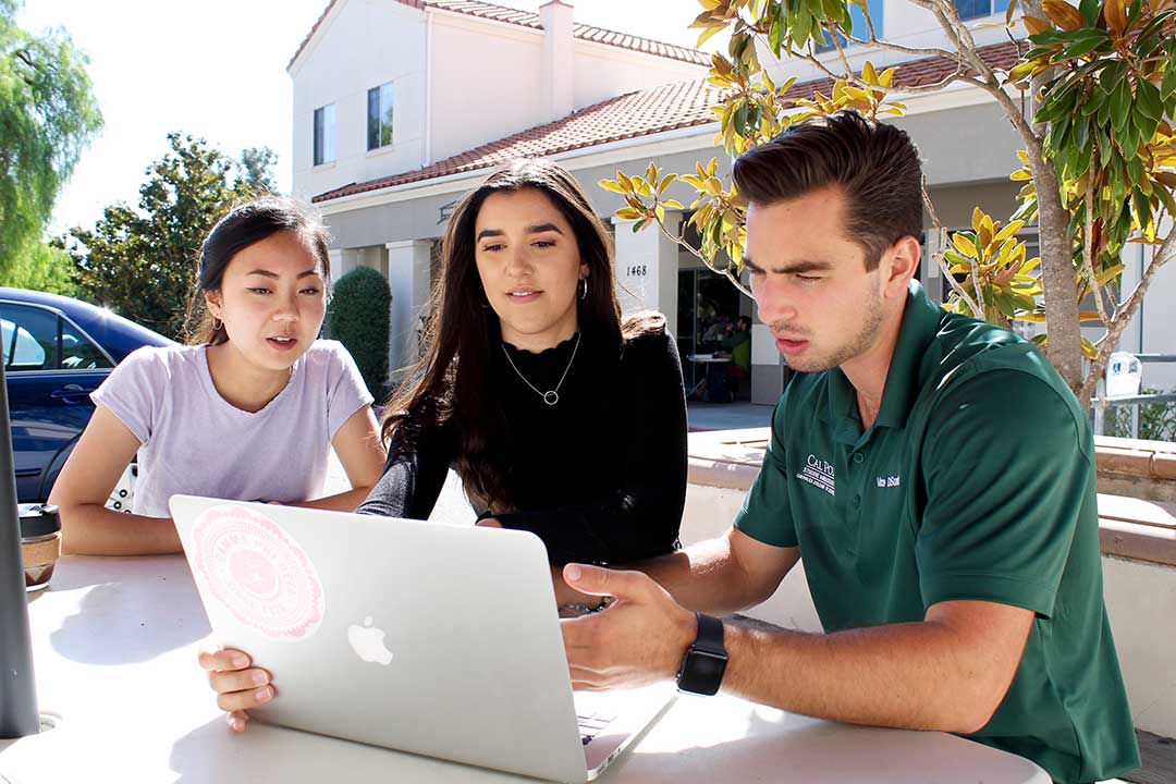 Front Porch, San Luis Obispo, Oct. 14, 2019｜ DeSantis and LaChance are joined by DeSantis’ coworker Eunice Lee, a senior business administration student and an Orfalea College of Business Peer Mentor. Lee is minoring in integrated marketing communications and offers design advice for LaChance’s revamped resumè.